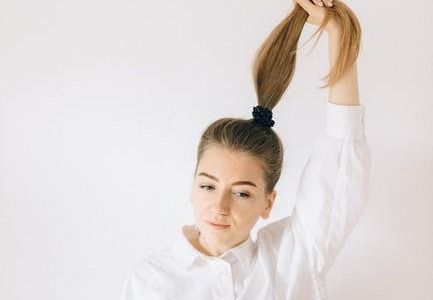 Ramai Artis Tranplantasi Rambut: Ini Manfaat, Efek Samping, Hingga Biayanya!/Foto: pexels.com/Nataliya Vaitkevich