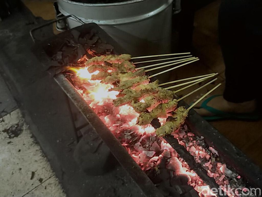 Wajib Coba Sate Kelopo Ondomohen Kalau ke Surabaya, Rasanya Melegenda Wajib Coba Sate Kelopo Ondomohen Kalau ke Surabaya, Rasanya Melegenda
