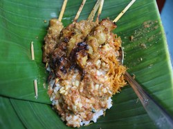 Sate Rahim Sapi Legendaris di Jombang Rasanya Nendang Bikin Ketagihan