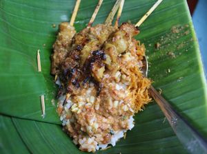 Sate Rahim Sapi Legendaris di Jombang Rasanya Nendang Bikin Ketagihan Sate Rahim Sapi Legendaris di Jombang Rasanya Nendang Bikin Ketagihan