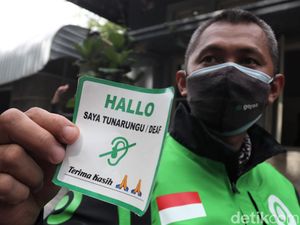 Semangat Hartono, Driver Ojol Disabilitas Bekerja di Tengah Keterbatasan