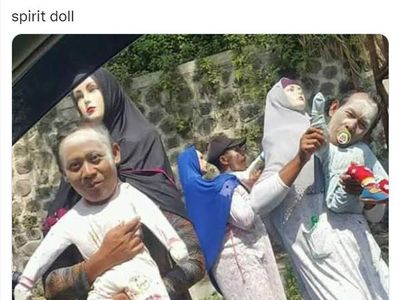 8 Cuitan Netizen Tentang Spirit Doll Ini Kocak, Bikin Gak Habis Pikir