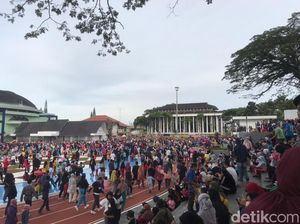 Warga Padati Alun-alun dan Lapang Merdeka Sukabumi Minggu Pagi