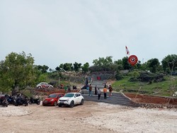 Kafe Semi Outdoor di Perbukitan Lamongan Ini Bikin Betah Nongkrong