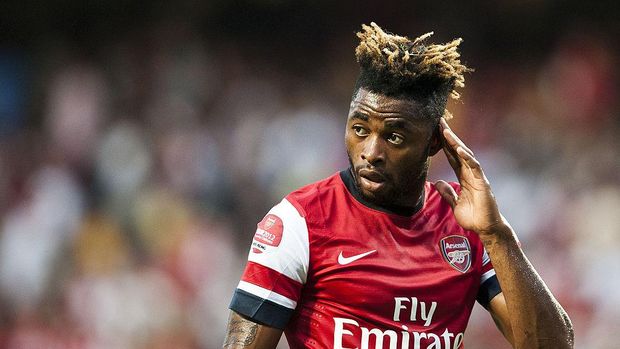 SO KON PO, HONG KONG - JULY 29:  Alex Song of Arsenal FC reacts during the pre-season Asian Tour friendly match between Kitchee FC and Arsenal at Hong Kong Stadium on July 29, 2012 in Hong Kong.  (Photo by Victor Fraile/Getty Images)