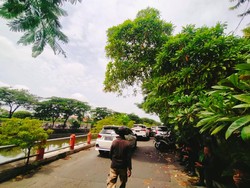 Pengguna Jalan Rasakan Arus Lalin di Depan Hotel Singgasana Padat