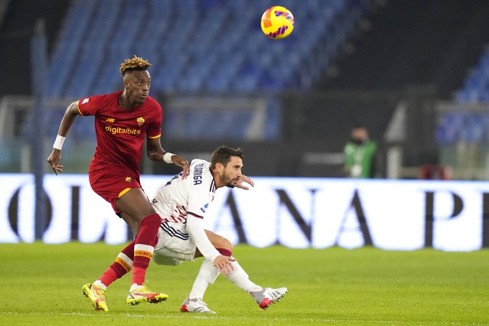 AS Roma vs Cagliari Roma's Tammy Abraham, left, and Cagliari's Edoardo Goldaniga vie for the ball during the Serie A soccer match between Roma and Cagliari at Rome's Olympic stadium, Sunday, Jan. 16, 2022. (AP Photo/Andrew Medichini)
