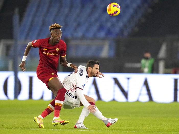Roma's Tammy Abraham, left, and Cagliari's Edoardo Goldaniga vie for the ball during the Serie A soccer match between Roma and Cagliari at Rome's Olympic stadium, Sunday, Jan. 16, 2022. (AP Photo/Andrew Medichini)