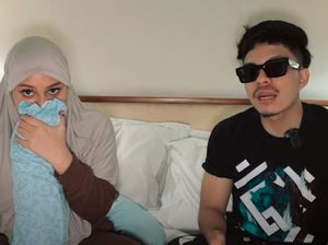 7 Foto Atta Halilintar Setelah Transplantasi Rambut, Pakai Poni & Kumisan 7 Foto Atta Halilintar Setelah Transplantasi Rambut, Pakai Poni & Kumisan