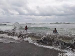 BPBD: Waspada Gelombang Tinggi di Pesisir Selatan Cianjur