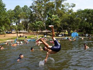 Cara Asik Warga Paraguay Ngadem Saat Neraka Bocor
