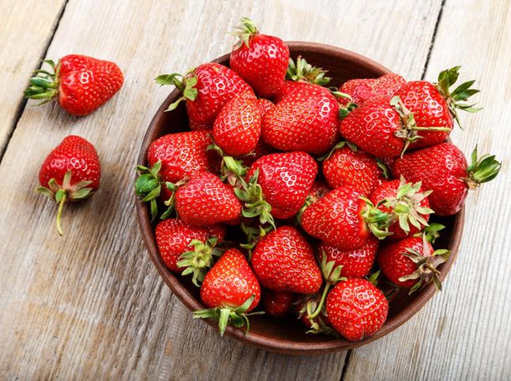 Begini Cara Bersihkan Strawberry yang Praktis dan Gampang