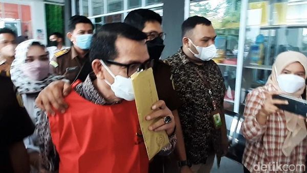 Dilimpahkan ke Jaksa, Dekan FISIP Unri Diduga Cabul Langsung Ditahan