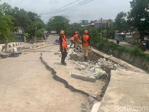 Faktor Alam Bikin Jembatan Rp 10 M di Karawang Ambles Faktor Alam Bikin Jembatan Rp 10 M di Karawang Ambles