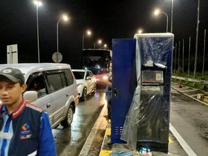 Mesin GTO Tersambar Petir, Lalin Tol Probolinggo Barat Sempat Macet Mesin GTO Tersambar Petir, Lalin Tol Probolinggo Barat Sempat Macet