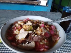 Gurih Mantap! Soto Ayam Jarkomi di Pangandaran Sejak 1960an Gurih Mantap! Soto Ayam Jarkomi di Pangandaran Sejak 1960an