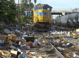 Heboh Perampokan Kereta Barang di AS, Isinya Paket Belanja Online