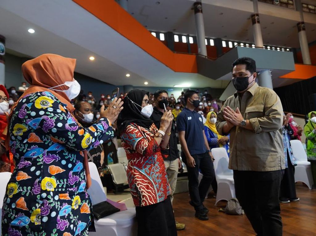 Kala Menteri BUMN Erick Thohir Apresiasi Guru Honorer Kala Menteri BUMN Erick Thohir Apresiasi Guru Honorer