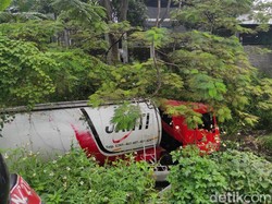 Truk Tangki Terjun ke Sungai di Pasuruan Gegara Selip