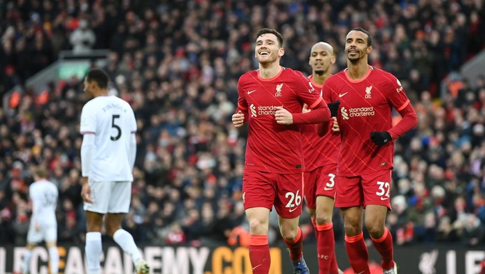 LIVERPOOL, ENGLAND - JANUARY 16: Andrew Robertson of Liverpool celebrates their sides second goal scored by Alex Oxlade-Chamberlain of Liverpool (not pictured) during the Premier League match between Liverpool and Brentford at Anfield on January 16, 2022 in Liverpool, England. (Photo by Michael Regan/Getty Images)