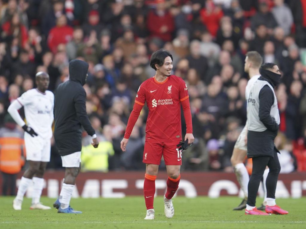 Hari Bahagia Minamino: Ulang Tahun, Bikin Gol, Liverpool Menang