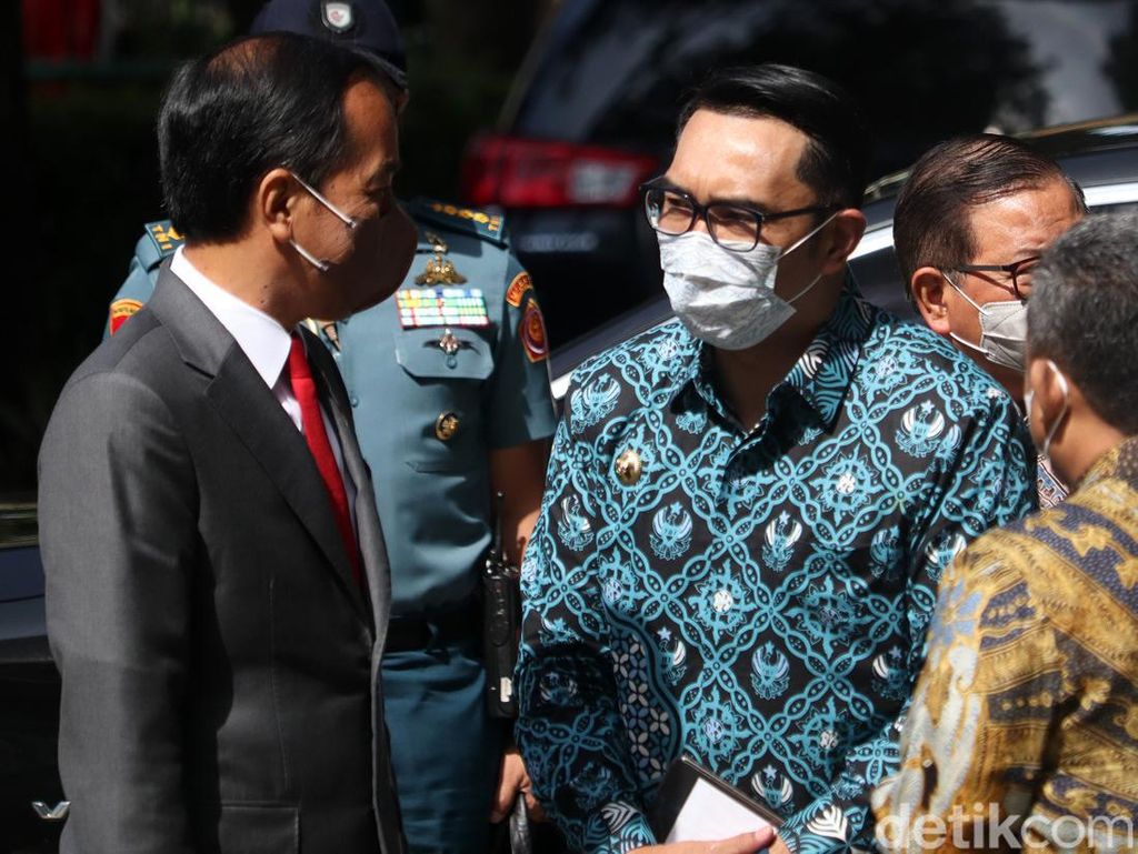 Bisikan Ridwan Kamil ke Jokowi Saat Bertemu di Unpar