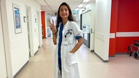 Nadia Nadim tak cuma moncer di lapangan. Belum lama ini, dia menuntaskan studinya sebagai dokter setelah kuliah selama 5 tahun. Foto: Instagram @nadi9nadim