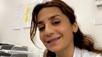 Meski sibuk sebagai pesepakbola, Nadia Nadim masih sempat kuliah di Aarhus University untuk mempelajari bedah plastik rekonstruktif. Foto: Instagram @nadi9nadim