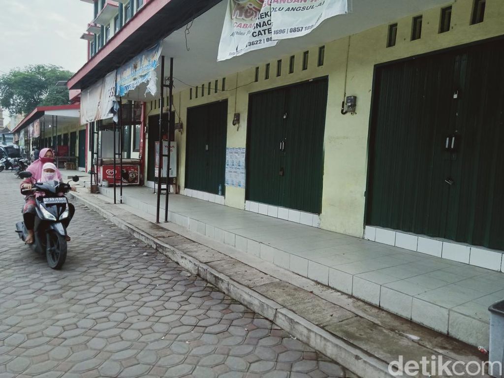 Pedagang Pasar Tanjung Klaten Mogok Gegara Retribusi, Pembeli Kecele Pedagang Pasar Tanjung Klaten Mogok Gegara Retribusi, Pembeli Kecele