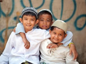 Kirim Anak ke Pesantren atau Sekolah Biasa? Ini Pertimbangannya Kirim Anak ke Pesantren atau Sekolah Biasa? Ini Pertimbangannya