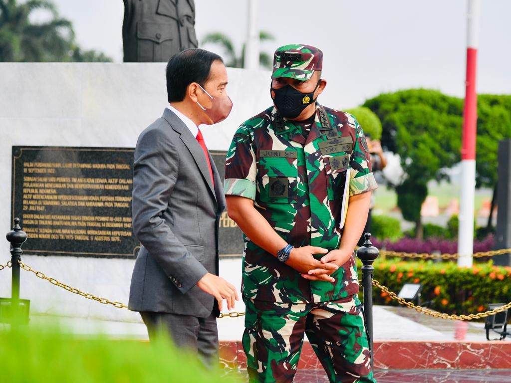 Jokowi Ngobrol Bareng Kepala BAIS TNI Sebelum ke Bandung, Bahas Apa?