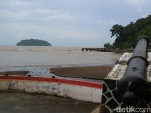 Pulau Mondoliko dan Prahara Cinta Pendekar Pathak Warak dengan Putri Idola