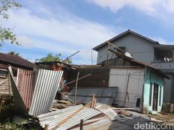 33 Rumah Warga Pontianak Rusak Diterjang Puting Beliung