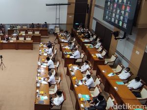 Rapat dengan Menag, Anggota DPR Dorong Presiden Lobi Arab Saudi soal Haji Rapat dengan Menag, Anggota DPR Dorong Presiden Lobi Arab Saudi soal Haji
