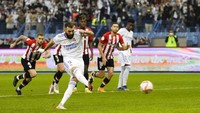 Keberhasilan juara Piala Super Spanyol juga membuat Real Madrid memutus kutukan ketika bersua Athletic Bilbao di laga-laga final. Sebelumnya, Los Blancos selalu takluk dari Los Leones dalam lima partai final yang semuanya terjadi di Copa del Rey (1916, 1939, 1933, 1943 dan 1958).  