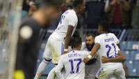 Para pemain Real Madrid merayakan golnya dalam pertandingan final Piala Super Spanyol antara Real Madrid dan Athletic Bilbao di Stadion King Fahd, Riyadh, Arab Saudi, Minggu, (16/1/2022).