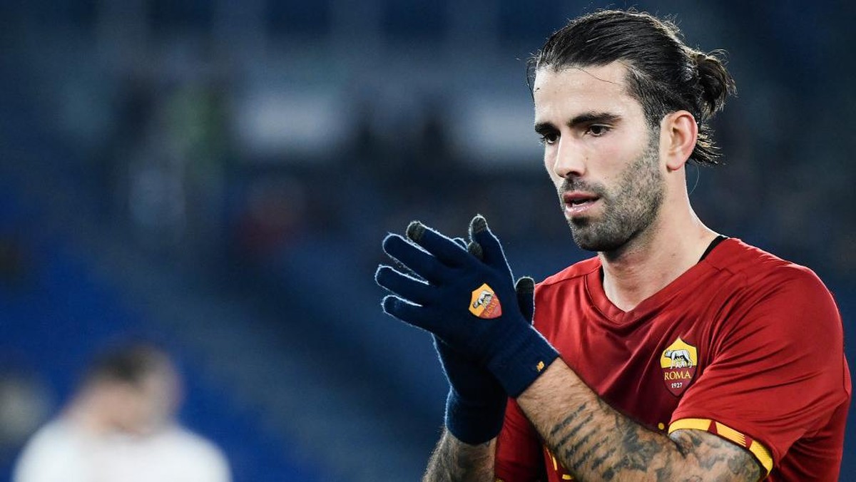 Sergio Oliveira menjadi pencetak gol kemenangan di laga Roma vs Cagliari (Foto: AFP/FILIPPO MONTEFORTE)