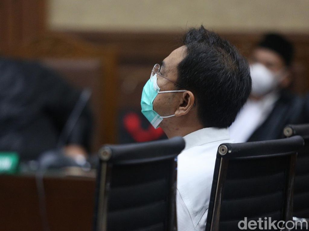 Azis Syamsuddin Nangis Lagi di Sidang, Kali Ini Saat Bacakan Pleidoi