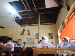 Miris, Siswa SDN 2 Klaling Kudus Belajar di Ruang Kelas Nyaris Ambruk