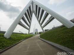 Gak Perlu Jauh-jauh ke Seoul, Bekasi Punya Sungai Sekece Ini