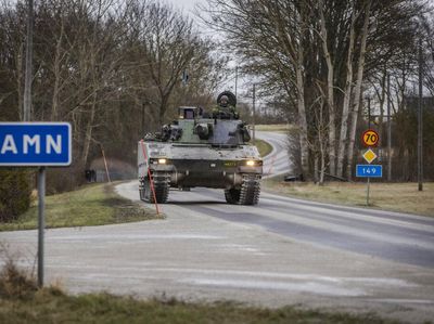 Tank Swedia Patroli Tingkatkan Kesiapan Hadapi Rusia