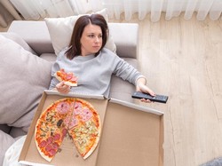 Jangan Lakukan 7 Hal Ini Usai Makan agar Pencernaan Tak Terganggu