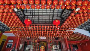 Vihara di Pondok Cabe Sudah Berhias Lampion