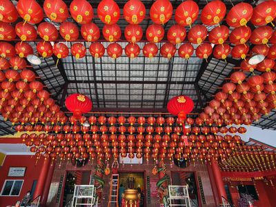 Vihara di Pondok Cabe Sudah Berhias Lampion