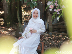 Viral Emak-emak Foto Maternity di Kandang Ayam, Nggak Sangka Jadi Begini