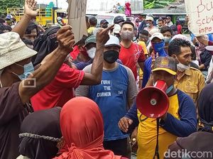 Warga Pasarbanggi Geruduk Kantor Minimarket di Rembang, Ada Apa?