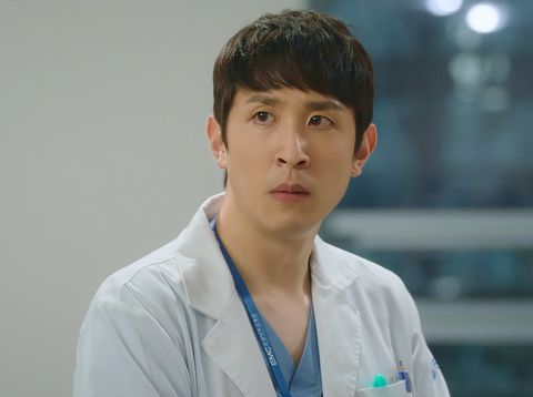 Ahn Tae-hwan sebagai Kim Jae-won dalam Ghost Doctor Ahn Tae-hwan sebagai Kim Jae-won dalam Ghost Doctor
