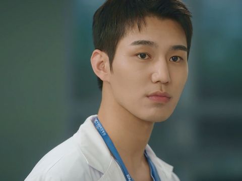 Kim Jae-yong sebagai Lee Sun-ho dalam Ghost Doctor