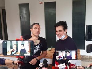 Baim Wong-Giovanni Tobing Buka Rumah Makan Gratis untuk Ojol hingga Pengemis Baim Wong-Giovanni Tobing Buka Rumah Makan Gratis untuk Ojol hingga Pengemis