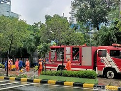 1 Mobil Pompa Dikerahkan Sedot Banjir di Jalan Tanjung Duren Raya Jakbar